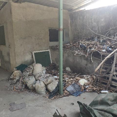 谢联再生资源回收现场废品堆放情况.jpg